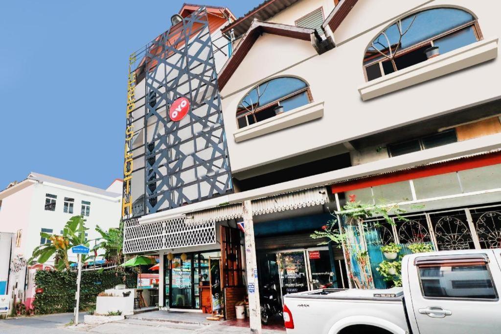 Oyo 544 Sleep Sloth Hotel